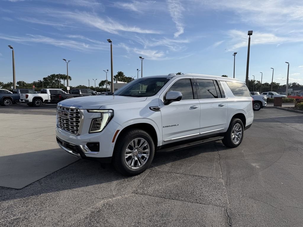 2026 GMC Yukon XL Denali - Photo 8