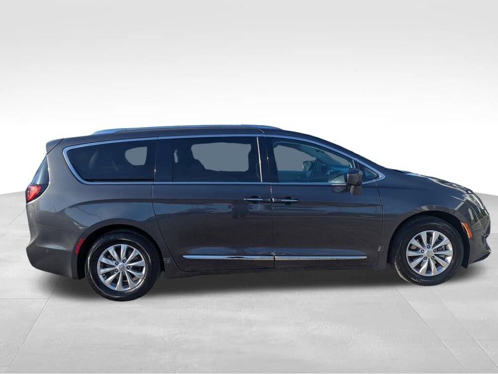 Used 2018 Chrysler Pacifica Touring L Van
