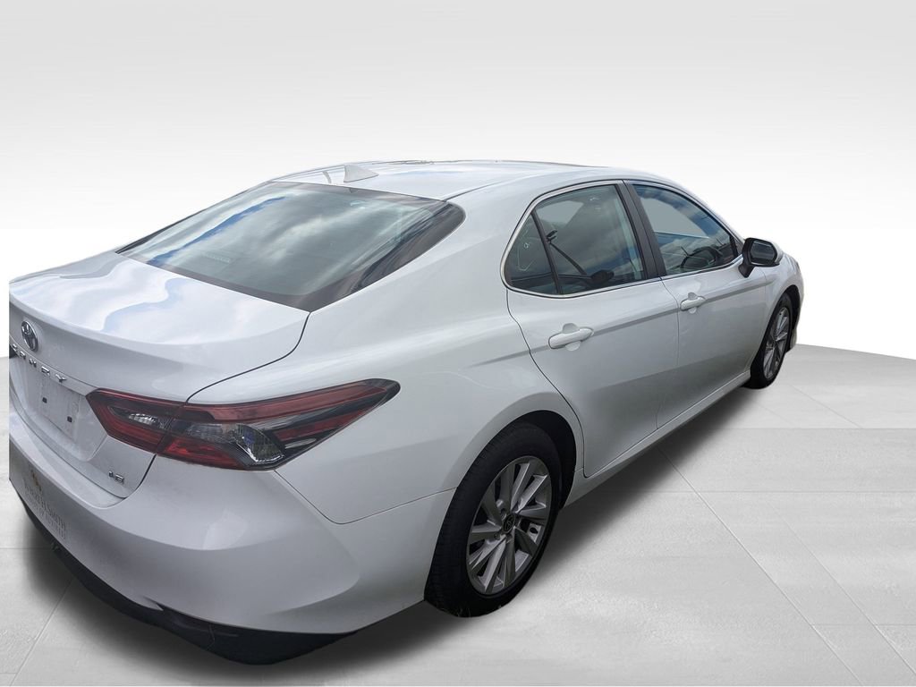 2022 Toyota Camry LE photo 2