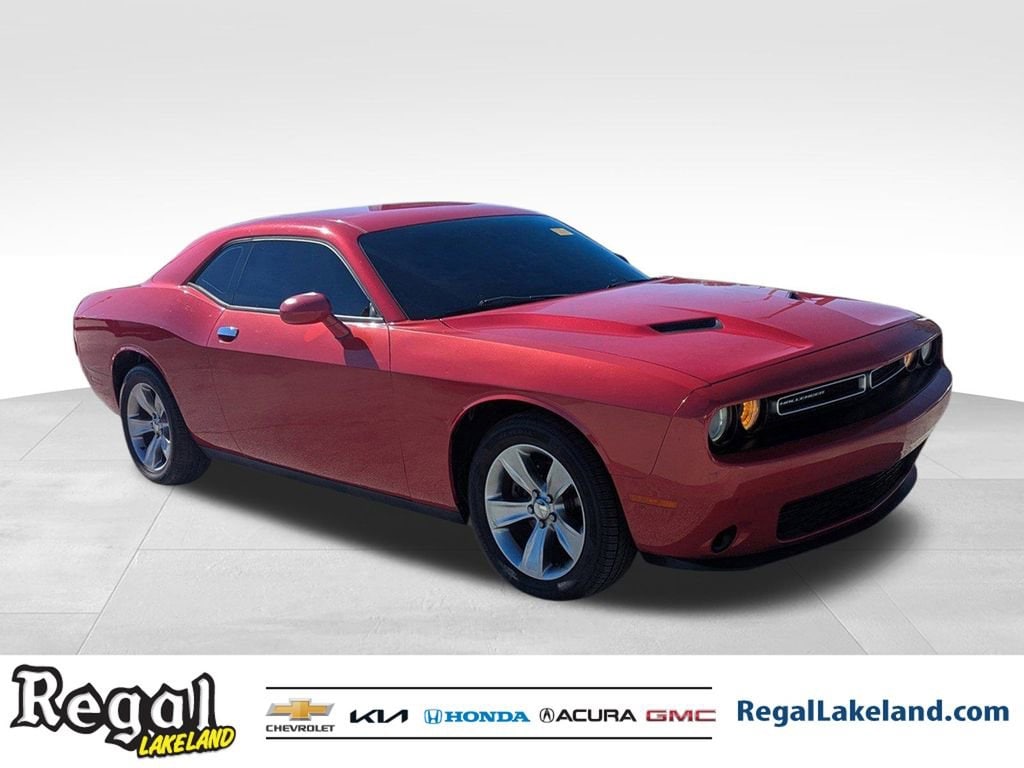 2016 Dodge Challenger SXT's photo