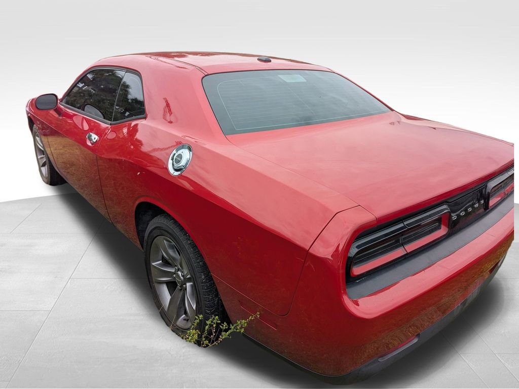 2016 Dodge Challenger SXT photo 3