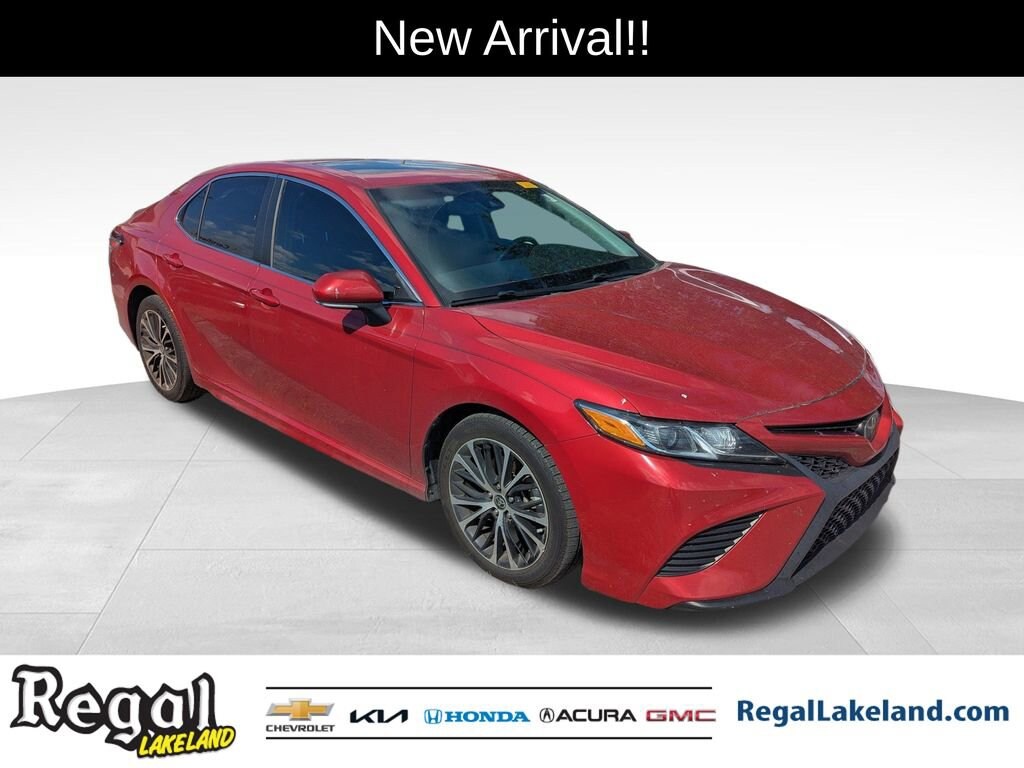 Used 2020 Toyota Camry SE Sedan