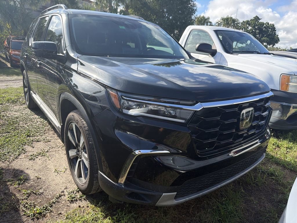 2025 Honda Pilot Touring AWD's photo