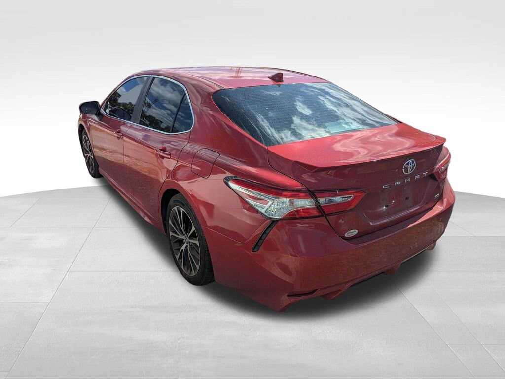 Used 2020 Toyota Camry SE Sedan