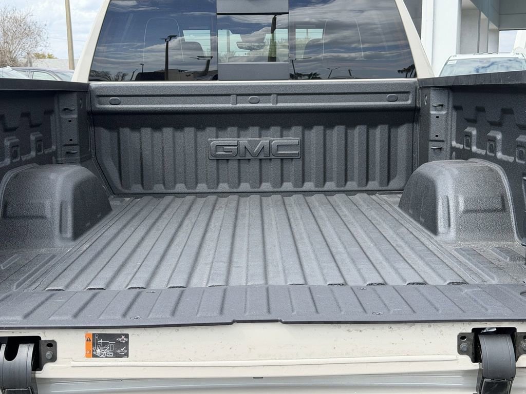 2026 GMC Sierra 1500 AT4X - Photo 12