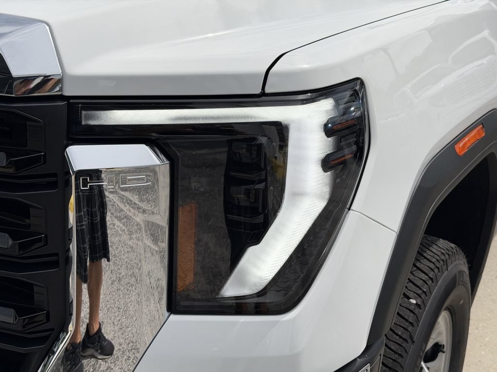 2026 GMC Sierra 3500HD Pro - Photo 9