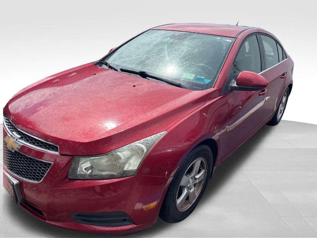 2013 Chevrolet Cruze photo 2