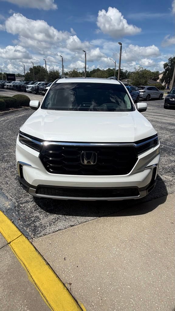 2024 Honda Pilot Touring AWD's photo