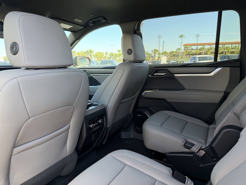 2026 GMC Acadia Elevation - Photo 16