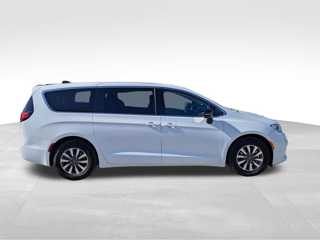 Used 2024 Chrysler Pacifica Hybrid Select Van Passenger Van