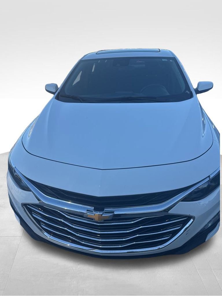 2024 Chevrolet Malibu 1LT photo 2