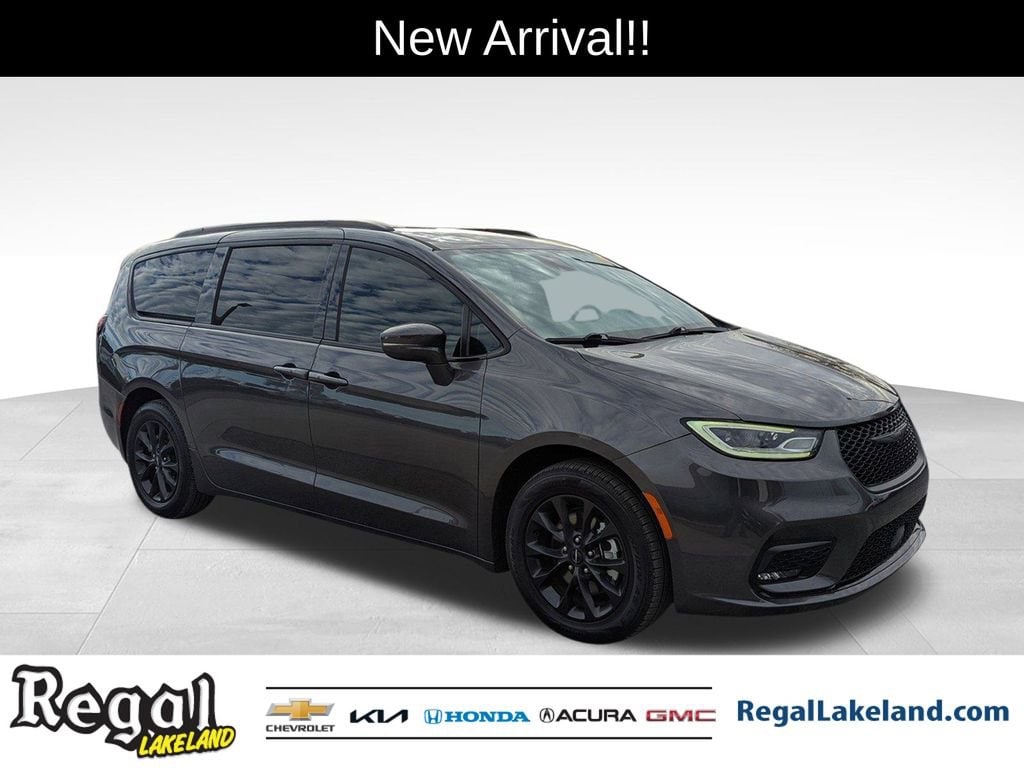 2021 Chrysler Pacifica Touring L's photo