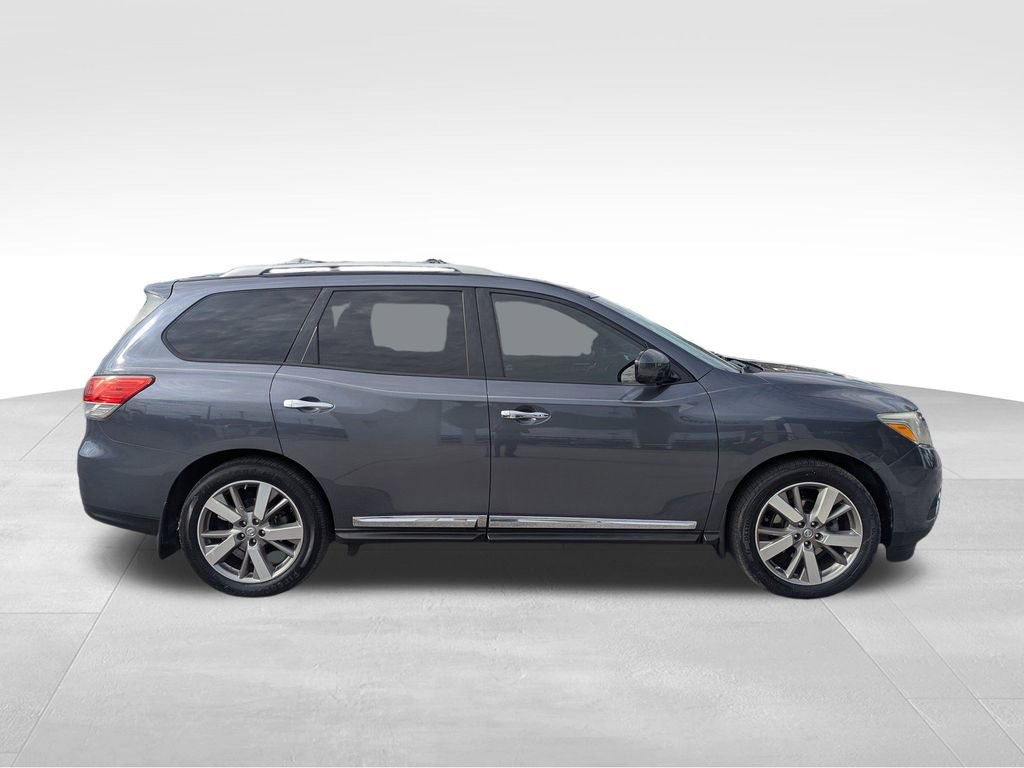 2014 Nissan Pathfinder Platinum photo 2