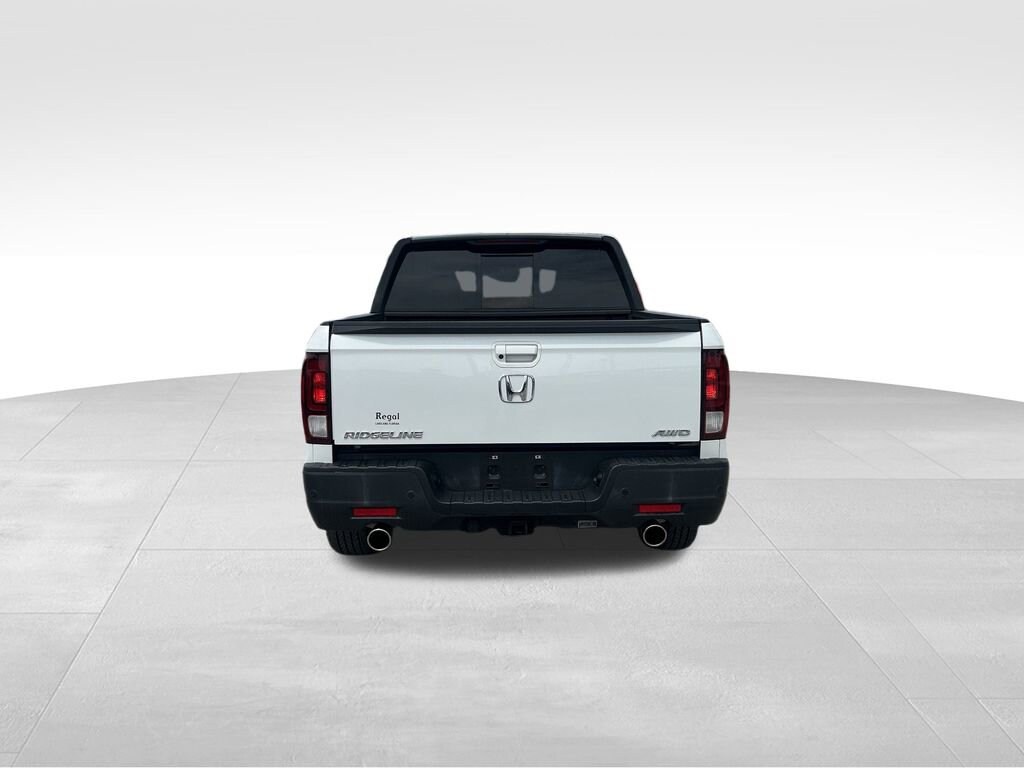 2022 Honda Ridgeline Black Edition photo 2