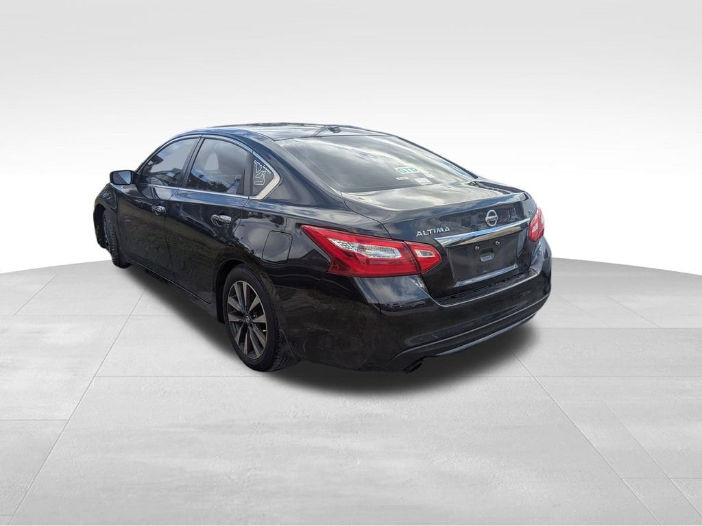 Used 2016 Nissan Altima 2.5 SV Sedan