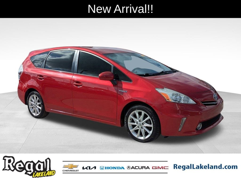 2013 Toyota Prius v Five's photo