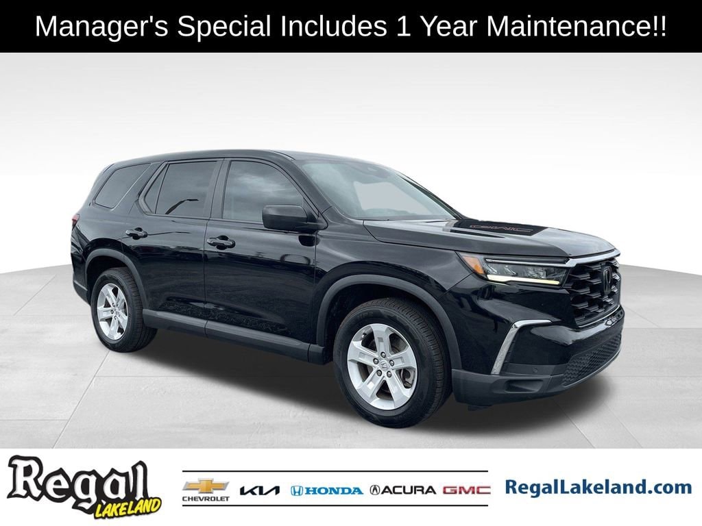 2023 Honda Pilot LX's photo