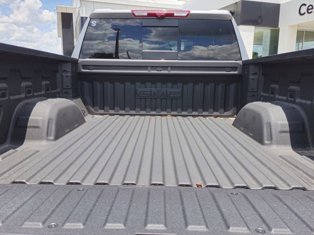 2026 GMC Sierra 1500 AT4X - Photo 9