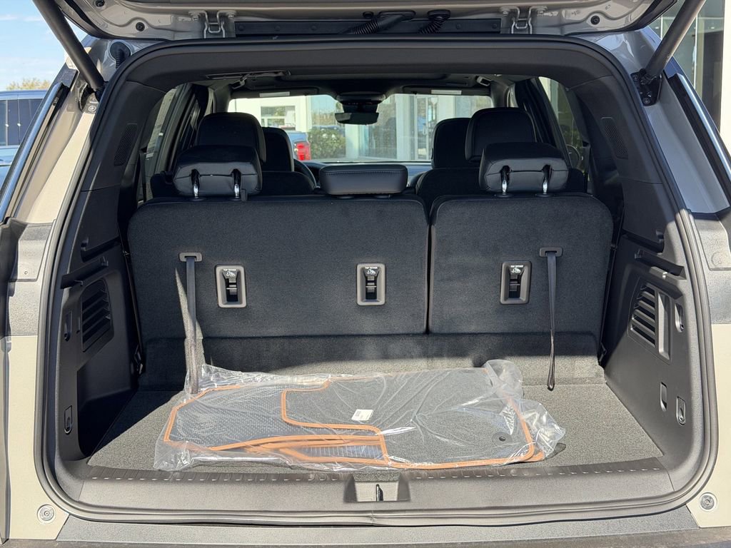 2026 GMC Acadia AT4 - Photo 13