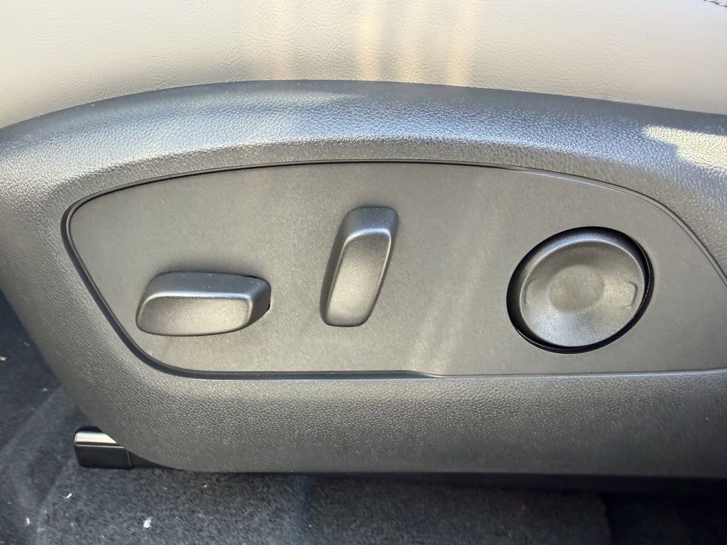 2026 GMC Acadia Elevation - Photo 17