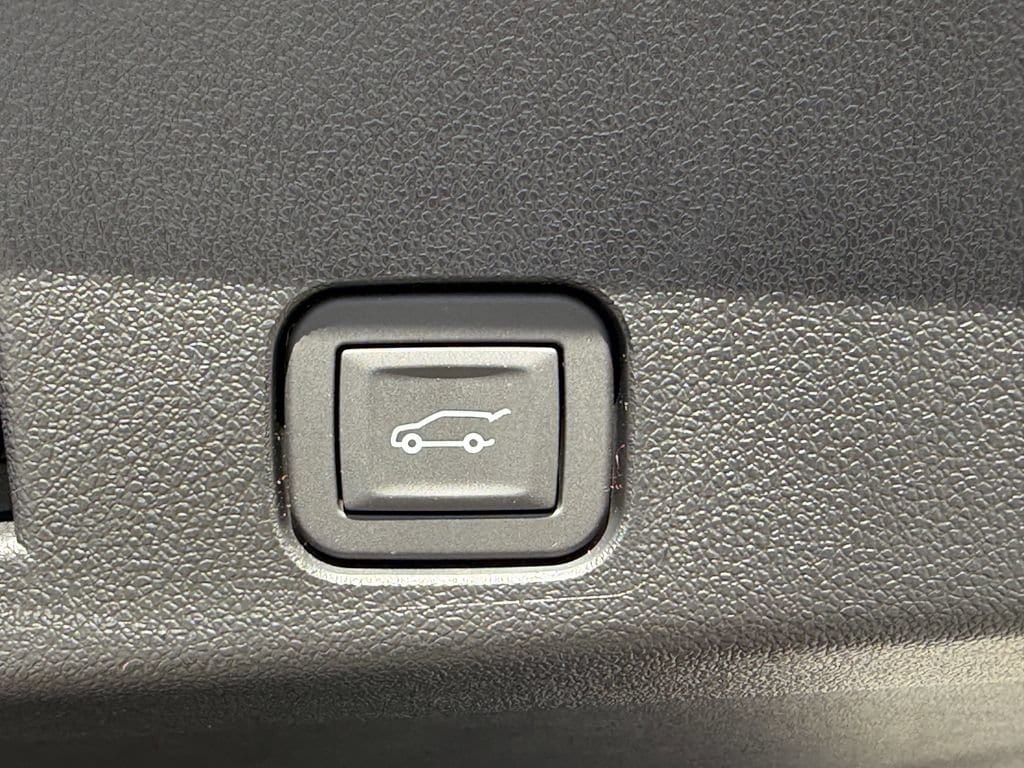 2026 GMC Acadia Elevation - Photo 13