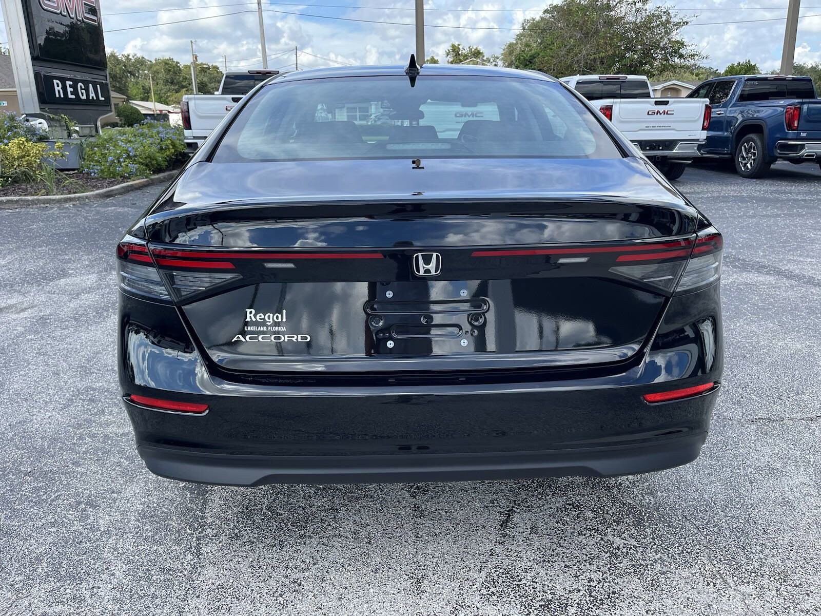 2025 Honda Accord SE photo 2