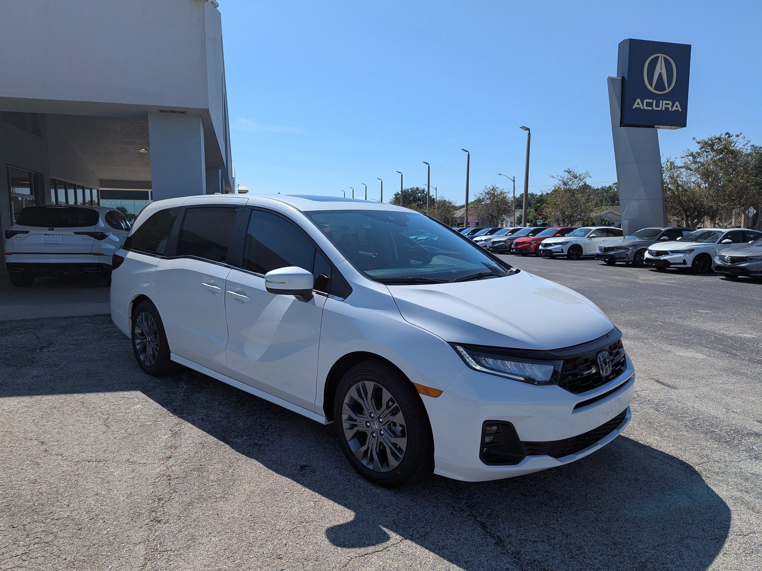 2026 Honda Odyssey Touring's photo