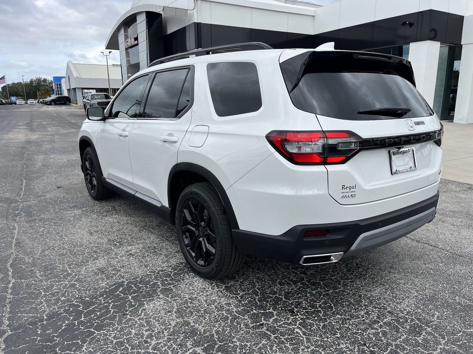 2025 Honda Pilot Touring photo 3