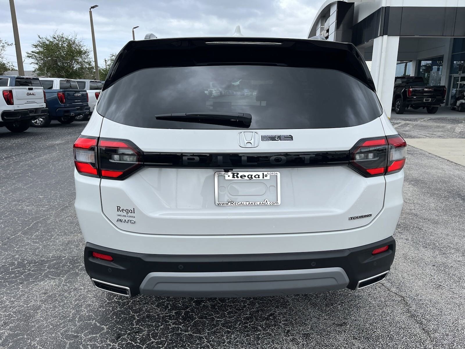 2025 Honda Pilot Touring photo 2