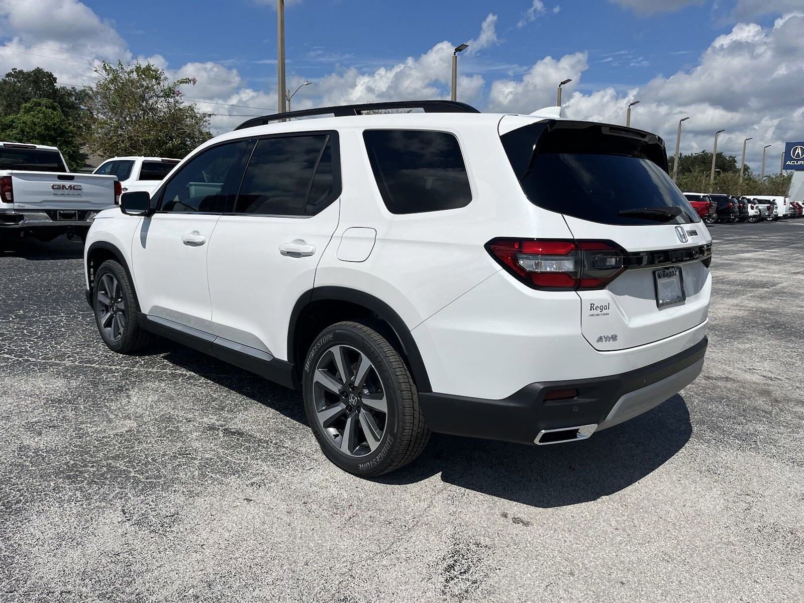 2025 Honda Pilot Elite photo 3