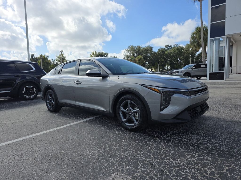 New 2025 Kia K4 LXS Sedan