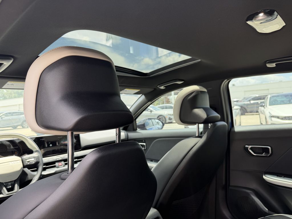2025 Kia K4 GT-Line Turbo - Photo 17