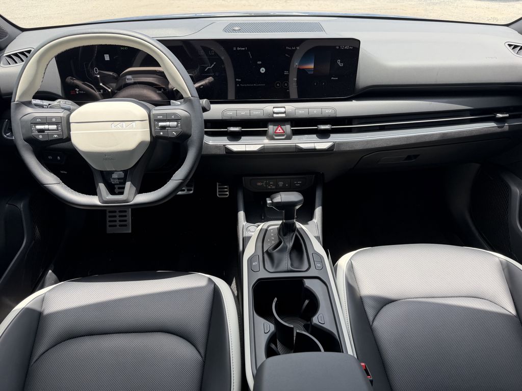 2025 Kia K4 GT-Line Turbo - Photo 12