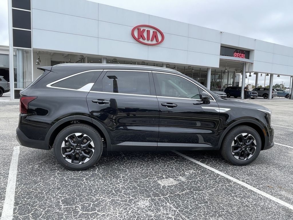 New 2025 Kia Sorento S SUV