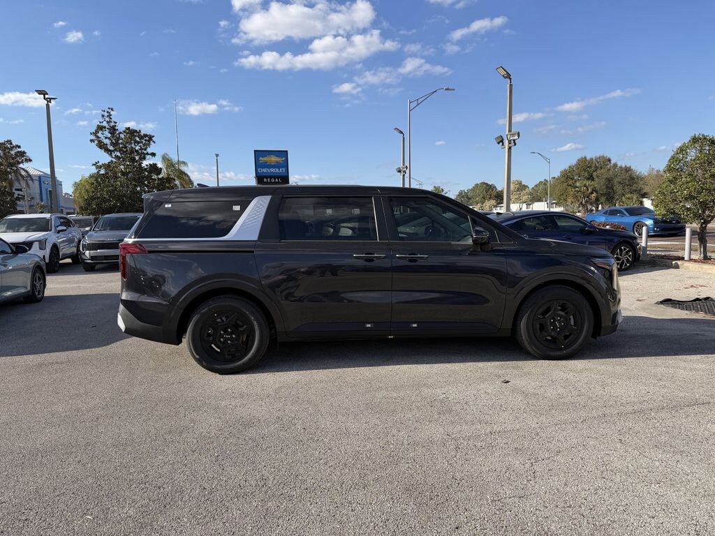 New 2026 Kia Carnival LXS Minivan/Van