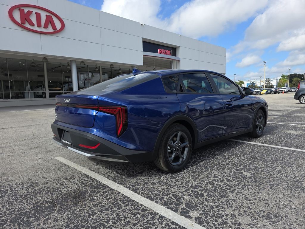 New 2025 Kia K4 LXS Sedan