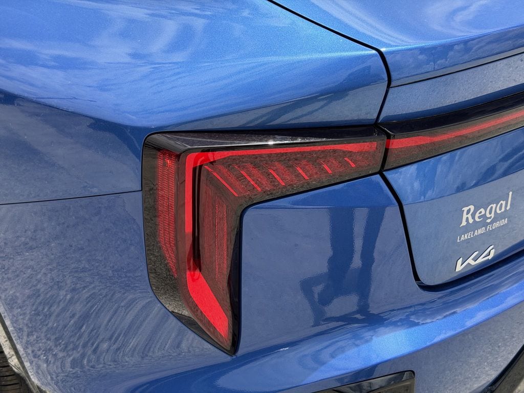 2025 Kia K4 GT-Line Turbo - Photo 8