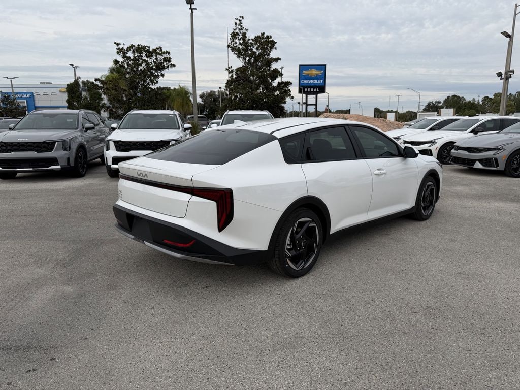 New 2025 Kia K4 EX Sedan