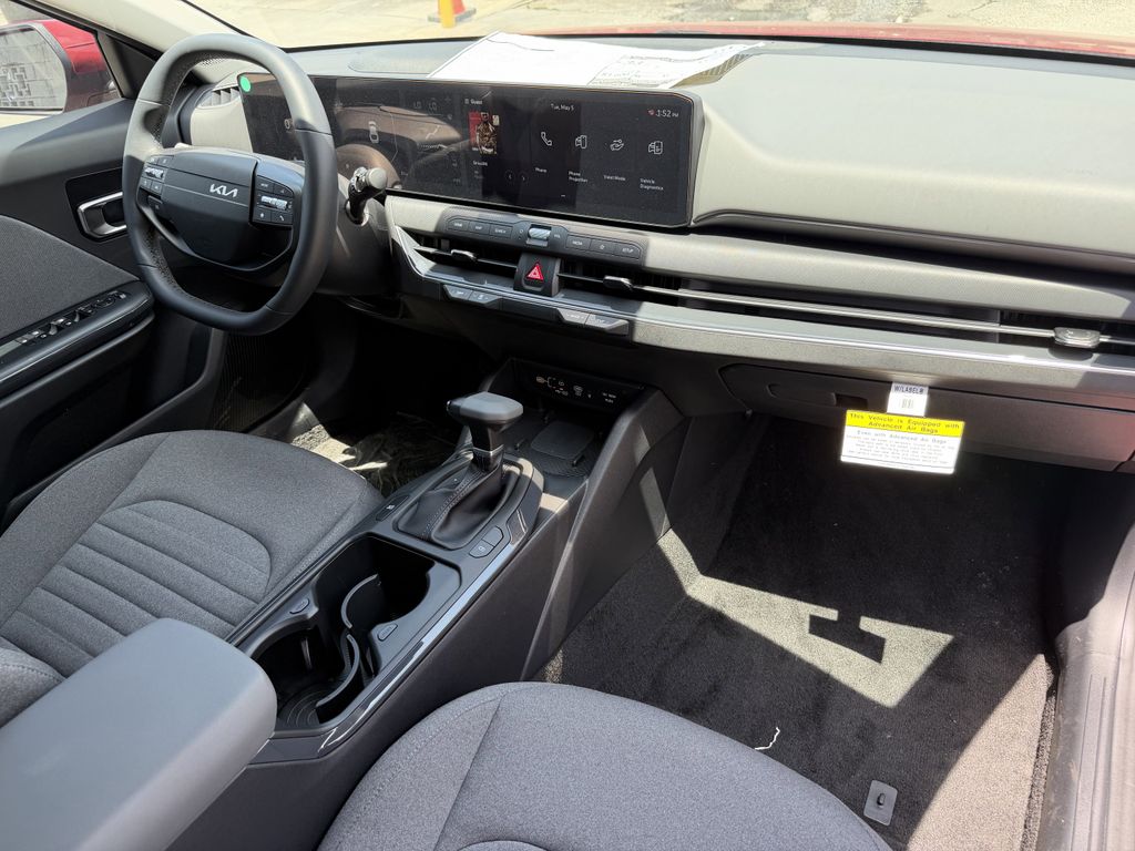 2025 Kia K4 EX - Photo 10