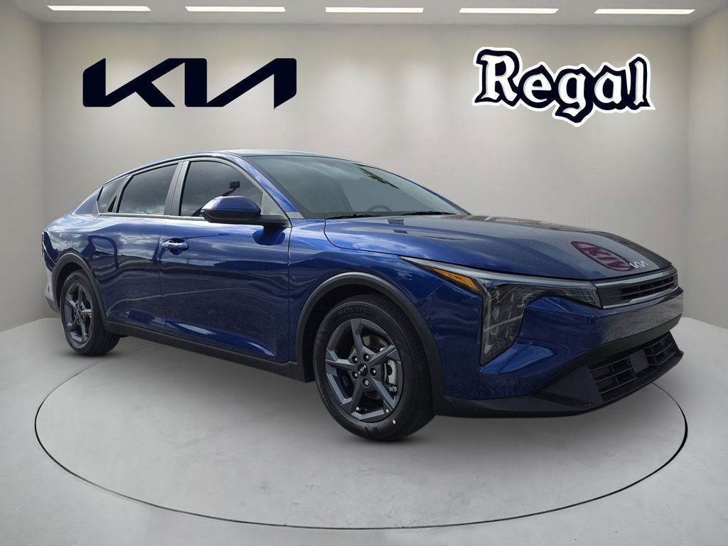 New 2025 Kia K4 LXS Sedan