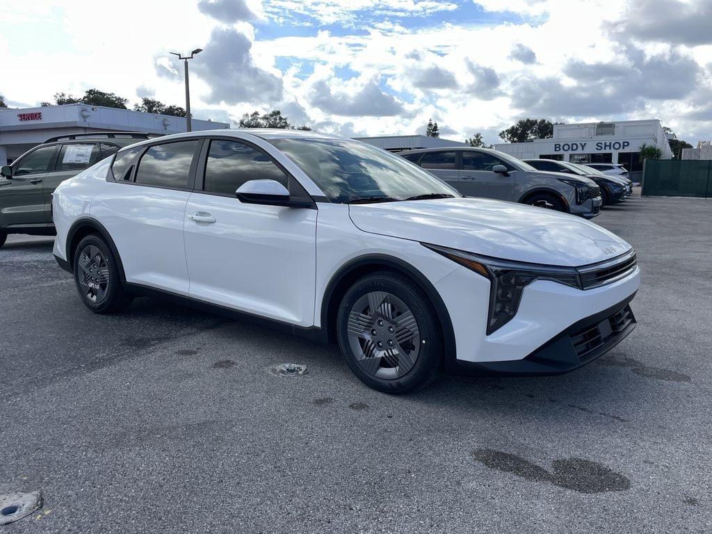 New 2025 Kia K4 LX Sedan