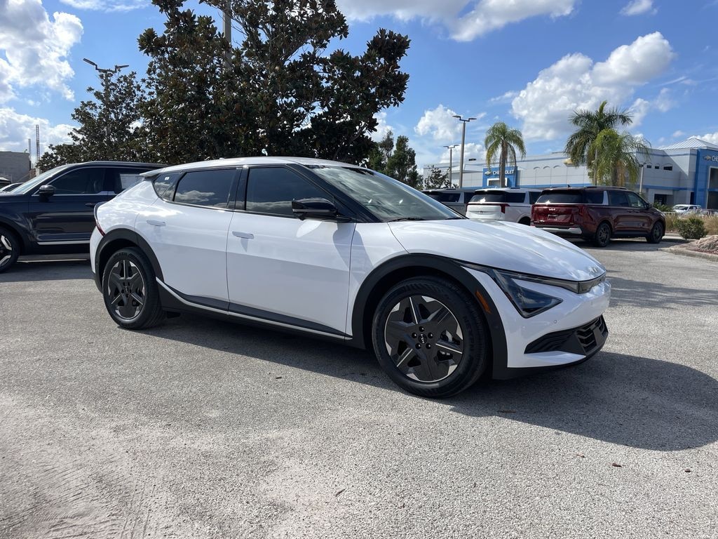 New 2025 Kia EV6 Light SUV