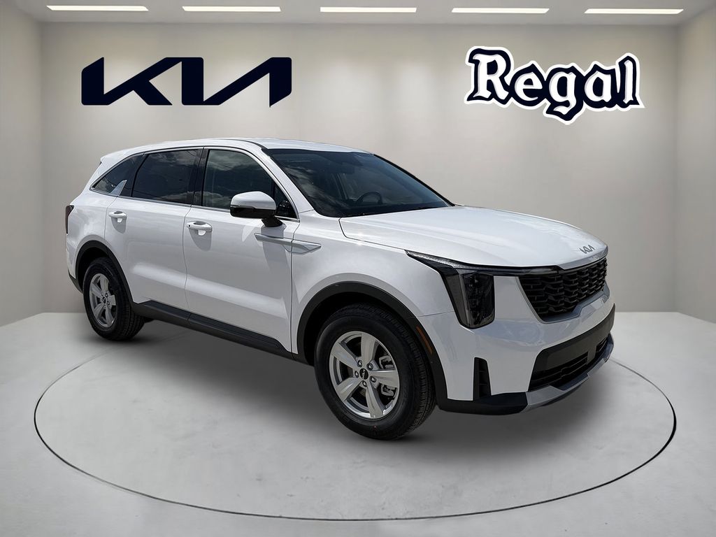 2026 Kia Sorento LX AT's photo