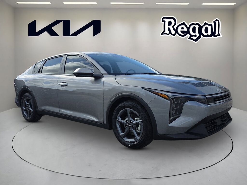 New 2025 Kia K4 LXS Sedan