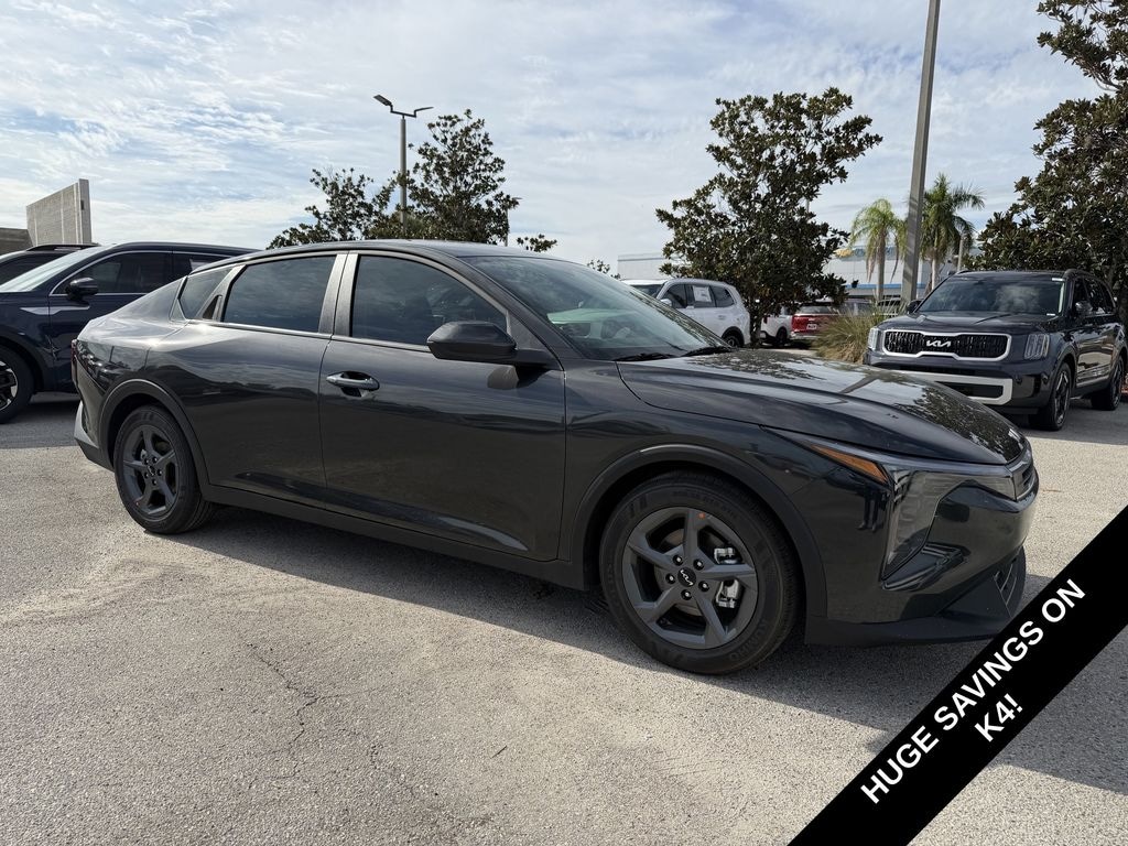 New 2025 Kia K4 LXS Sedan