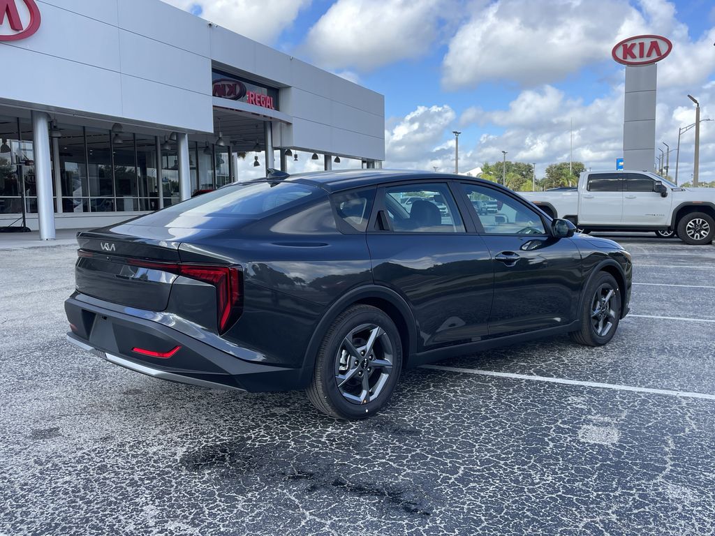 2025 Kia K4 LXS photo 3