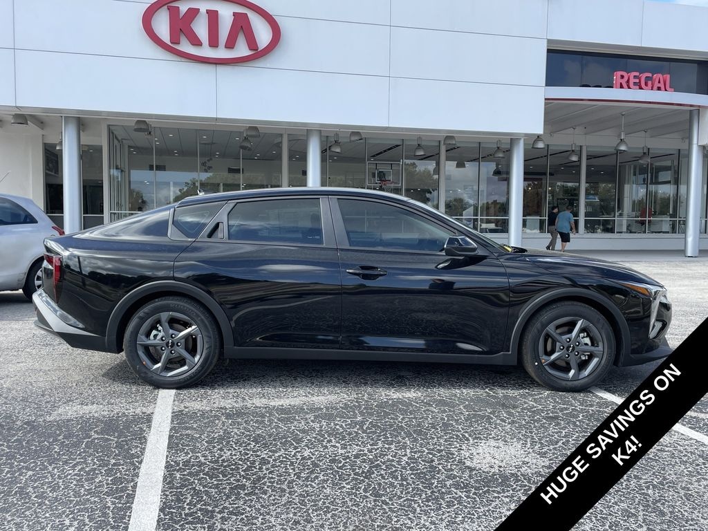 New 2025 Kia K4 LXS Sedan