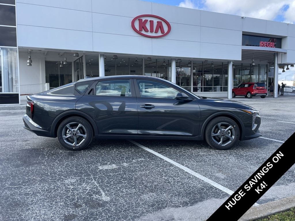 New 2025 Kia K4 LXS Sedan