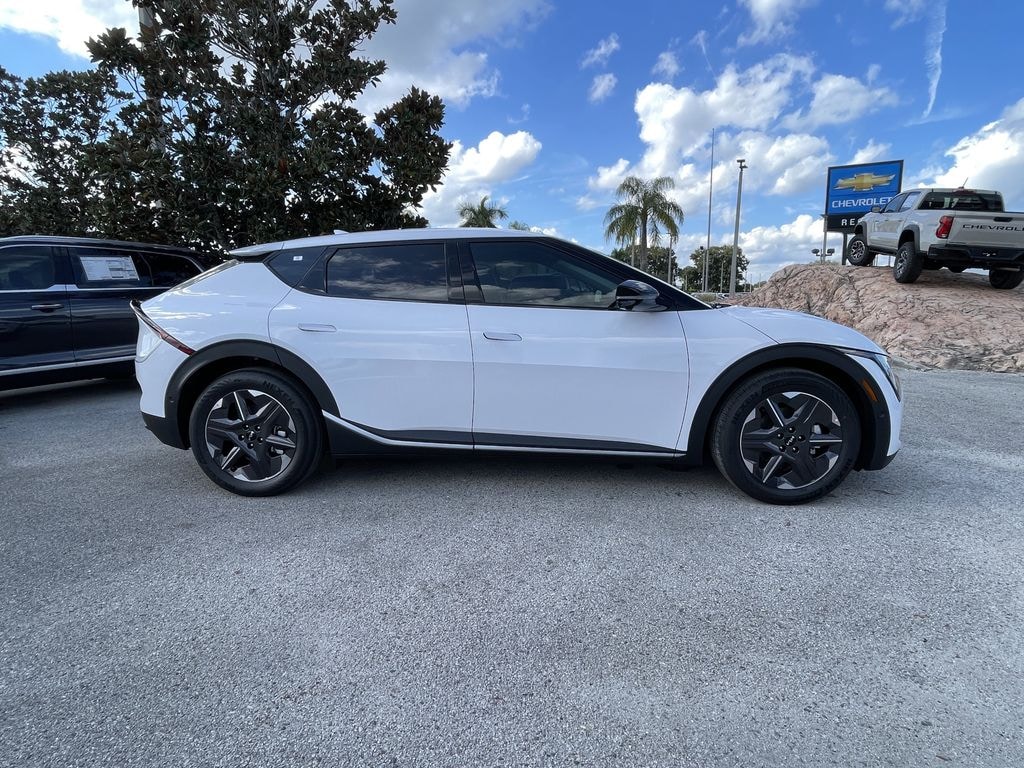 New 2025 Kia EV6 Light SUV