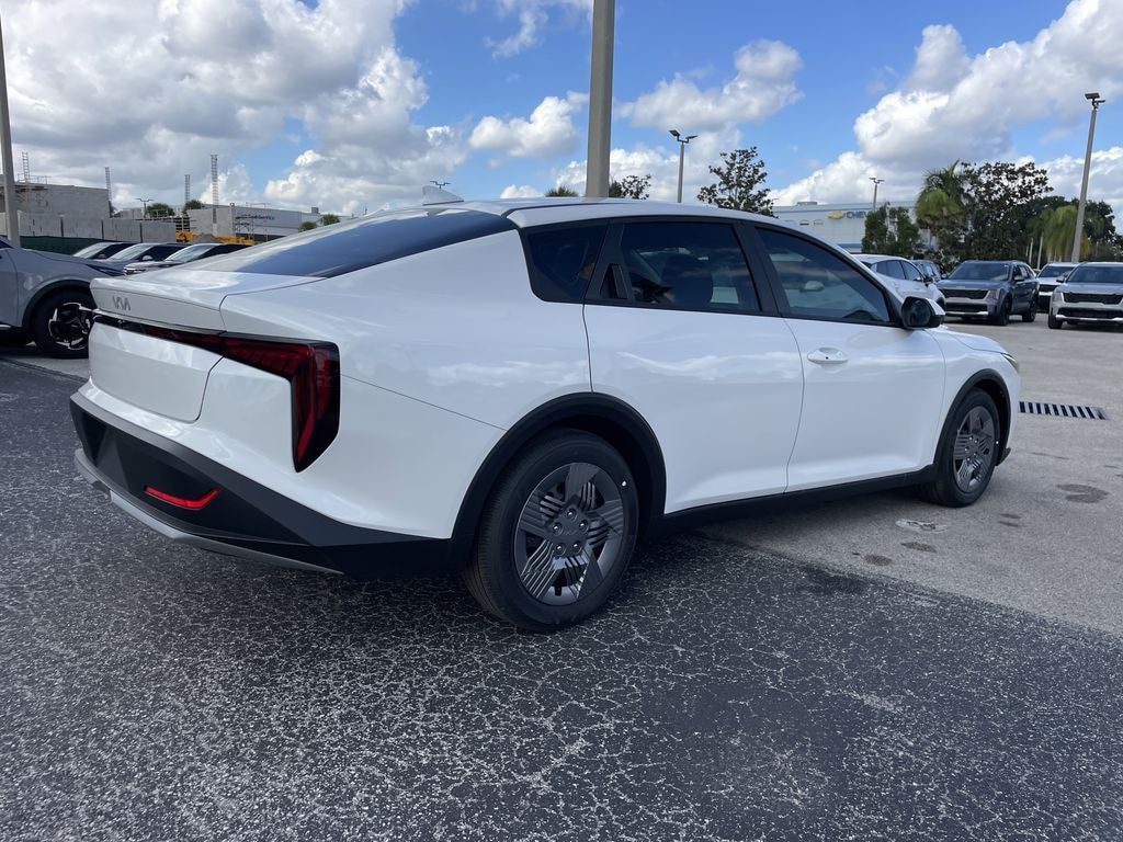 New 2025 Kia K4 LX Sedan